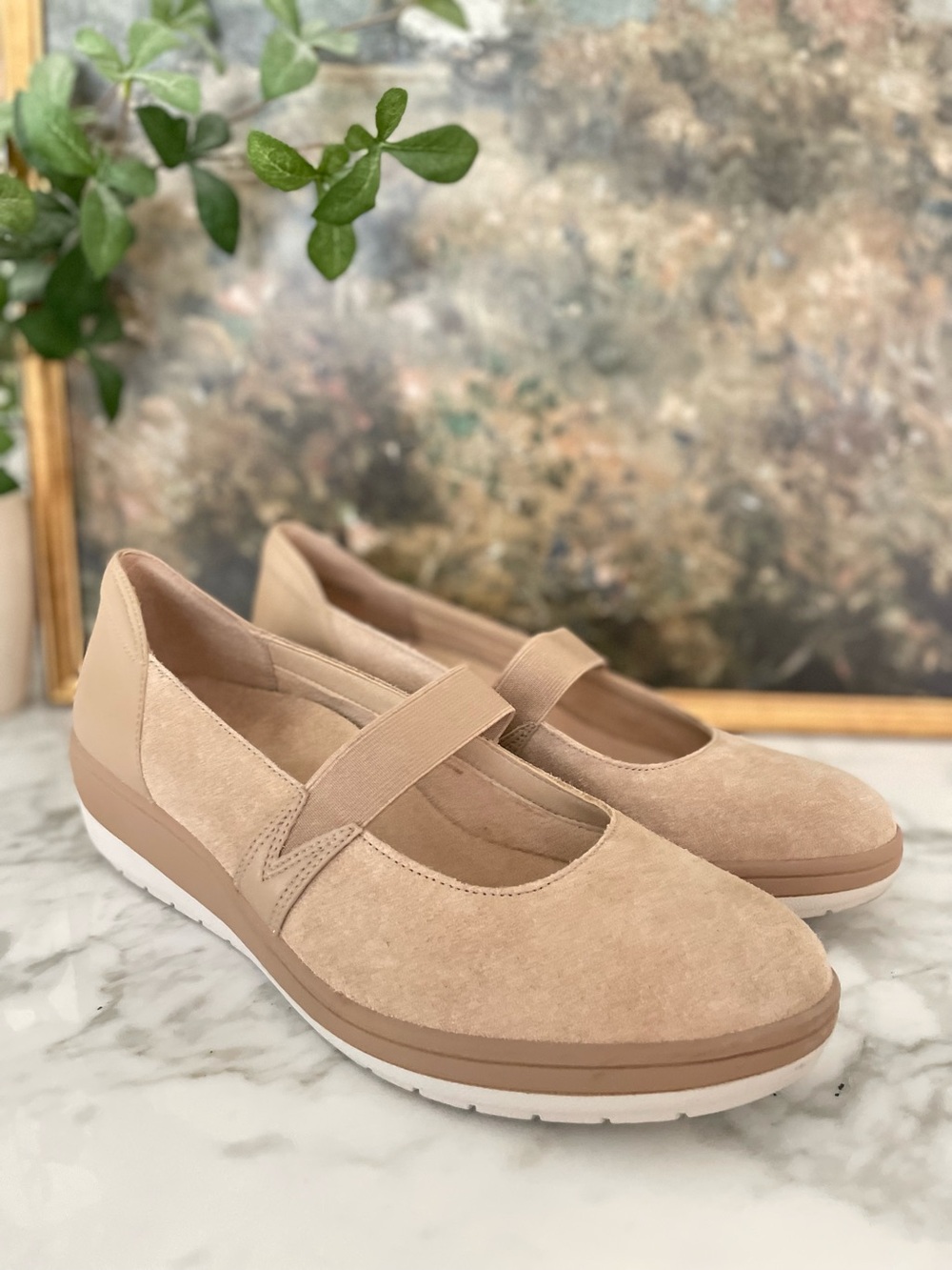 Vionic Mary Jane Wedges Beige Suede Size 9.5 Wide comfort arch support
